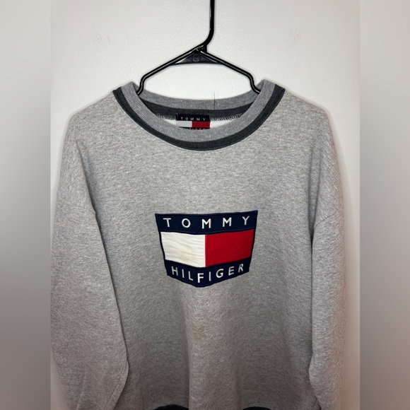 Pre-Owned XL Tommy Hilfiger Light Heather Grey Logo Patch Vintage Crewneck - Picture 2 of 7